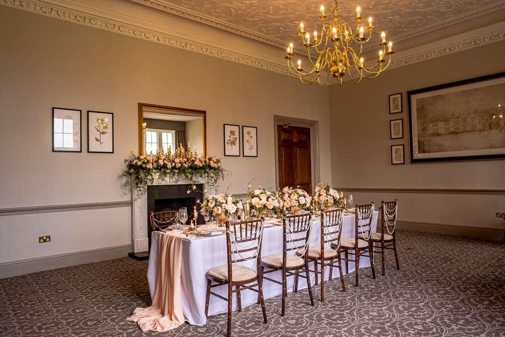 De Vere Cranage Estate Holmes Chapel Servicios foto